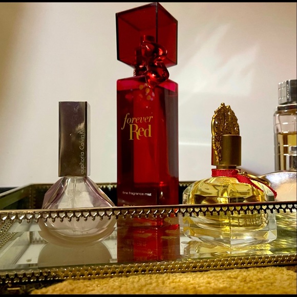 Classy Gold Glass Fragrance Tray. Decorative item for the bedroom. - Picture 3 of 4